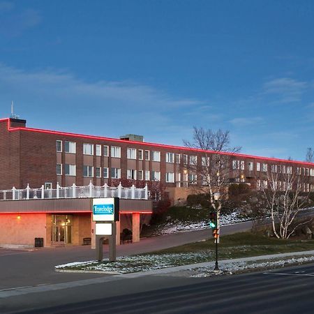 Travelodge By Wyndham Baie Comeau Exterior photo