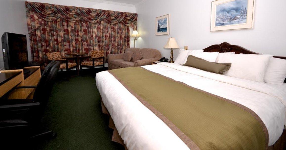 Travelodge By Wyndham Baie Comeau Exterior photo